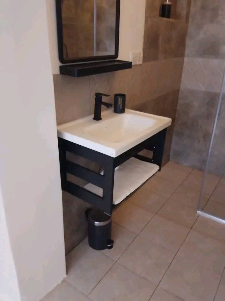 16443851-A512-481D-85FC-878ABCCC26C5