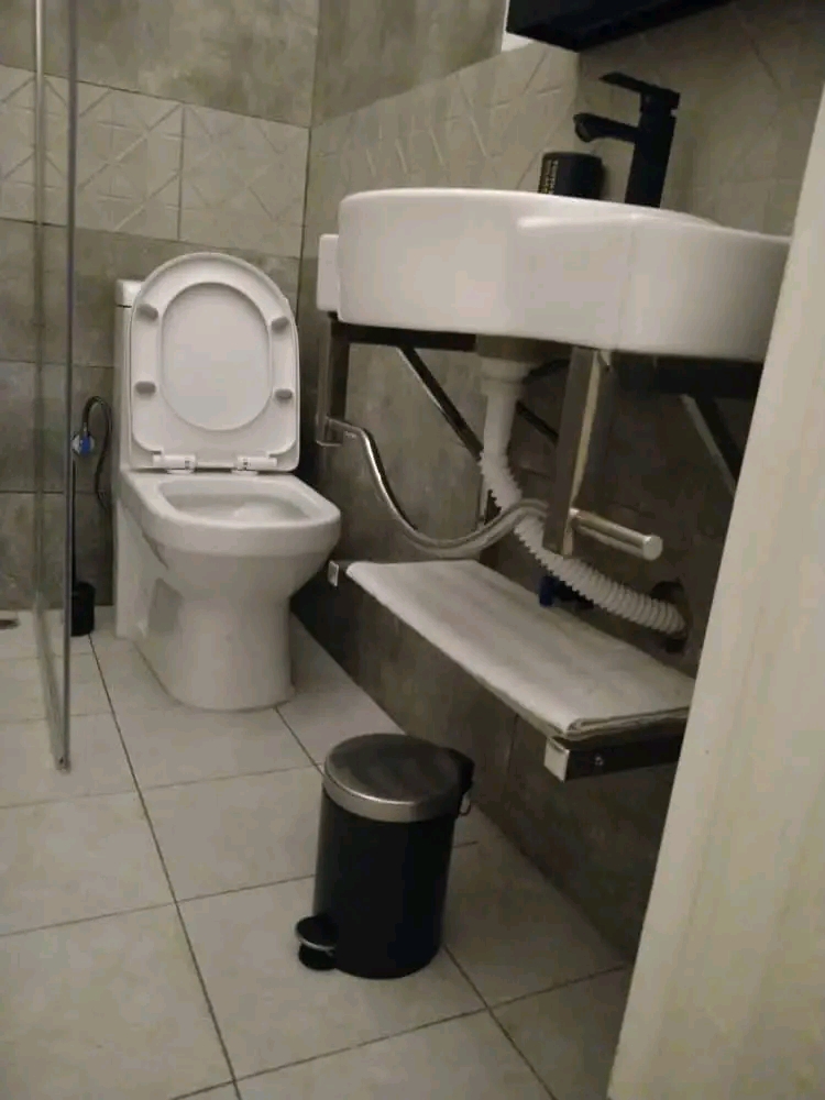 2A6F69E4-0F7D-4BF5-BD84-15235DE3F5DC