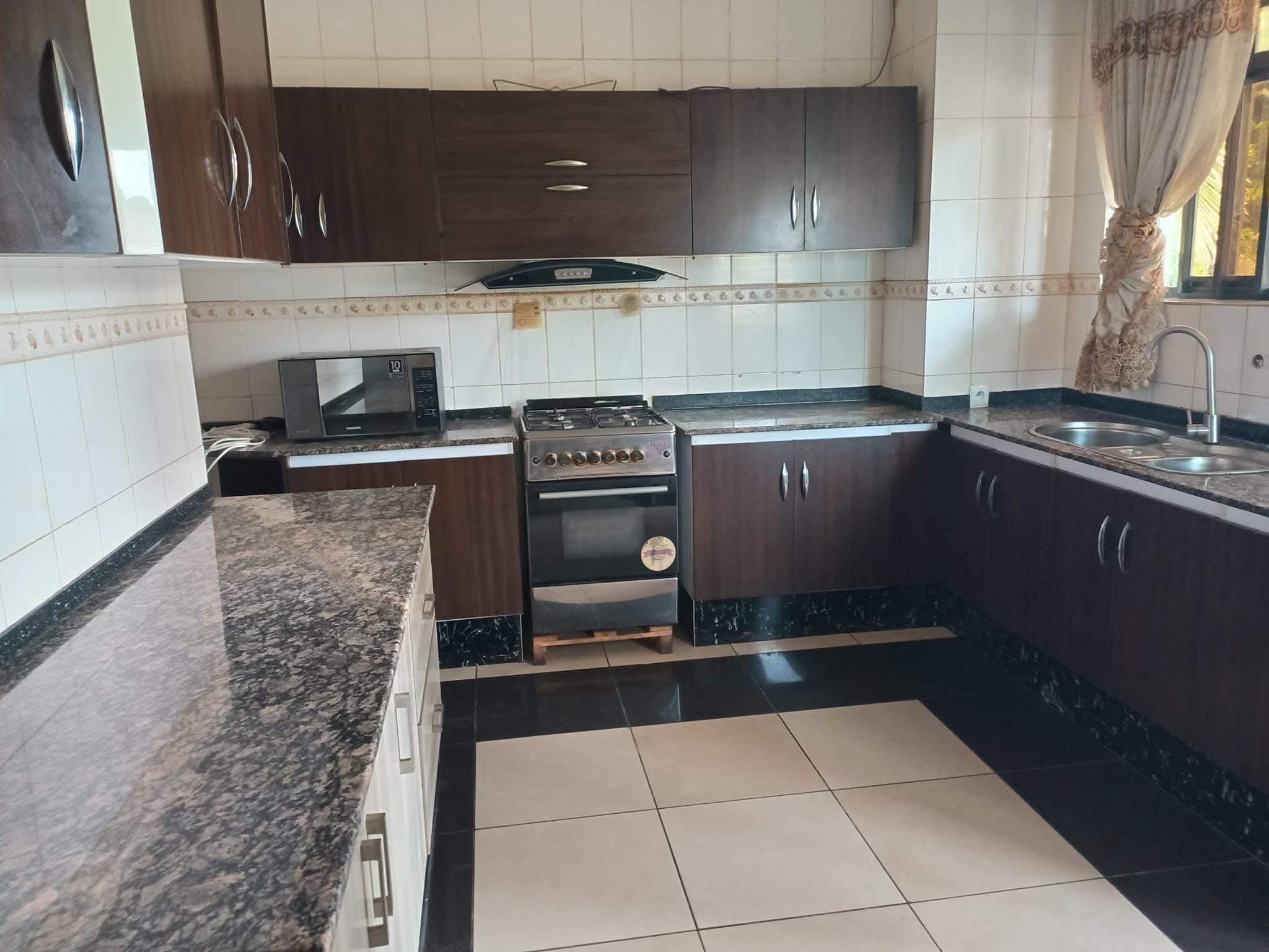 77D951F9-E6D0-4D06-A21A-09FFF24052C6