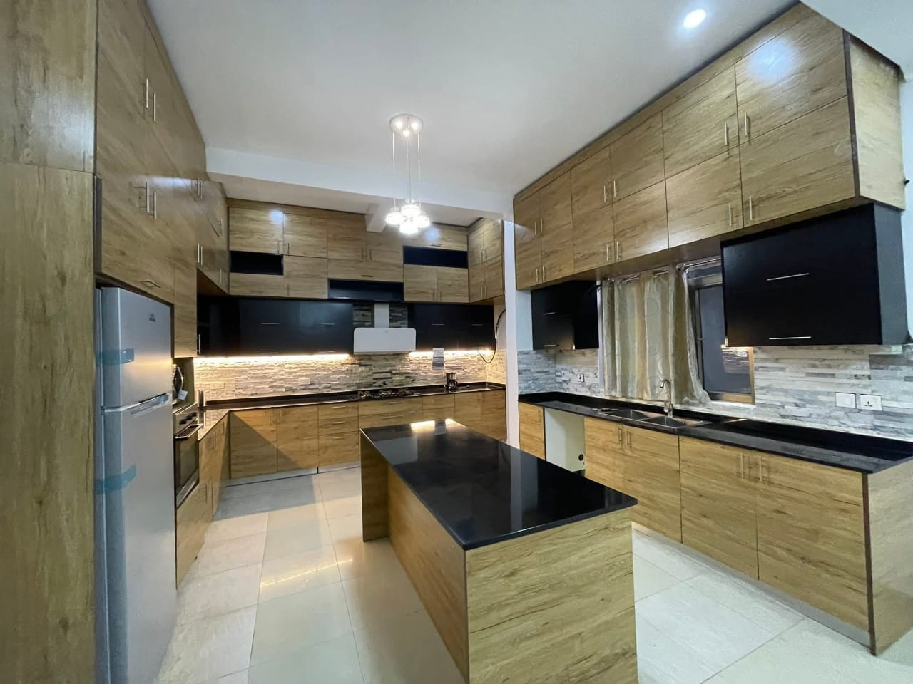 B821C931-B29C-4C34-9FF2-6813F9D7A33D