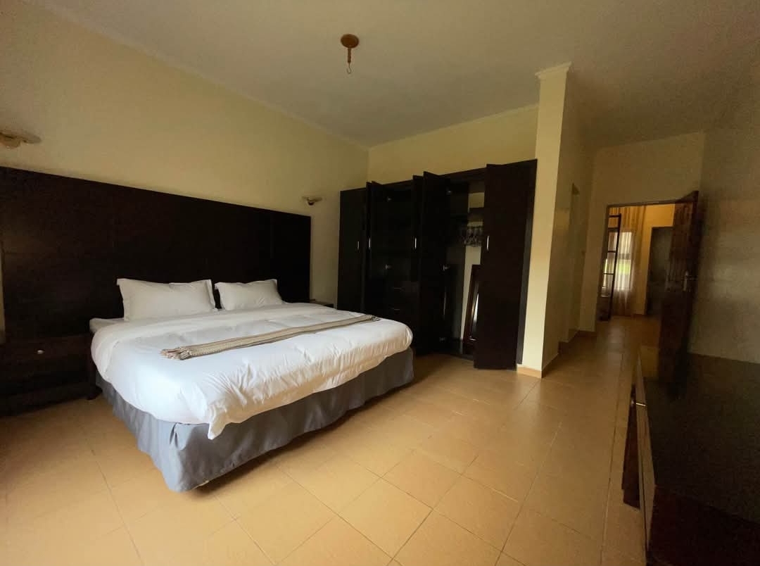 DB675617-BFE9-4CB7-A39B-673B13E3CF60