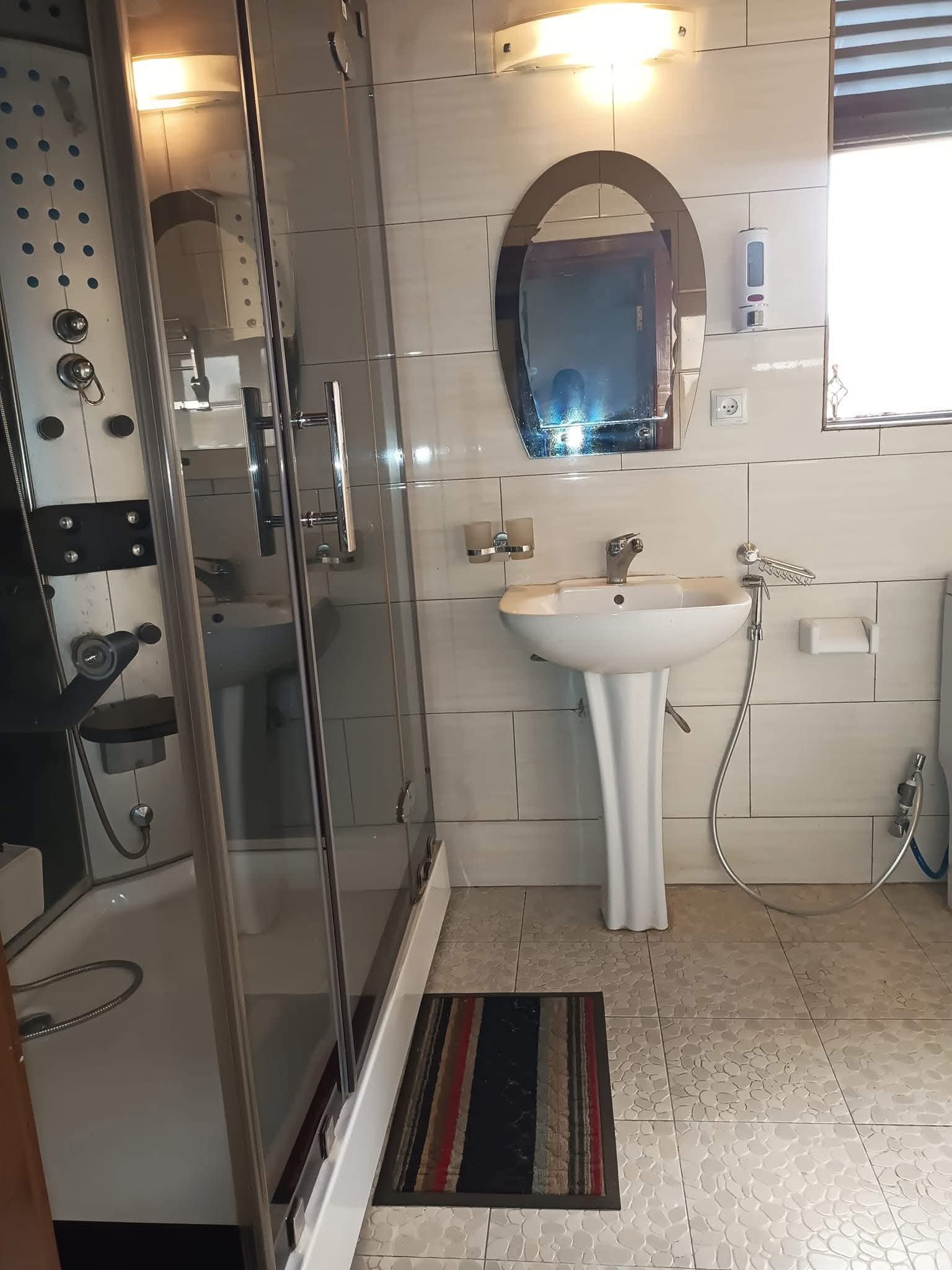 EFD75F16-E115-4076-880A-C9FA7C5978F1