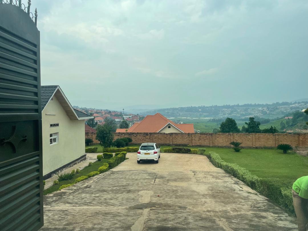 F150ADE3-2A06-48D8-B1F2-0B04796AEAE0