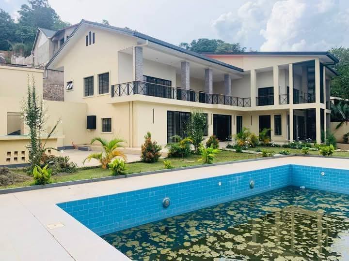 F5B22C92-6B63-42DA-8F2D-39DD2A665D3C